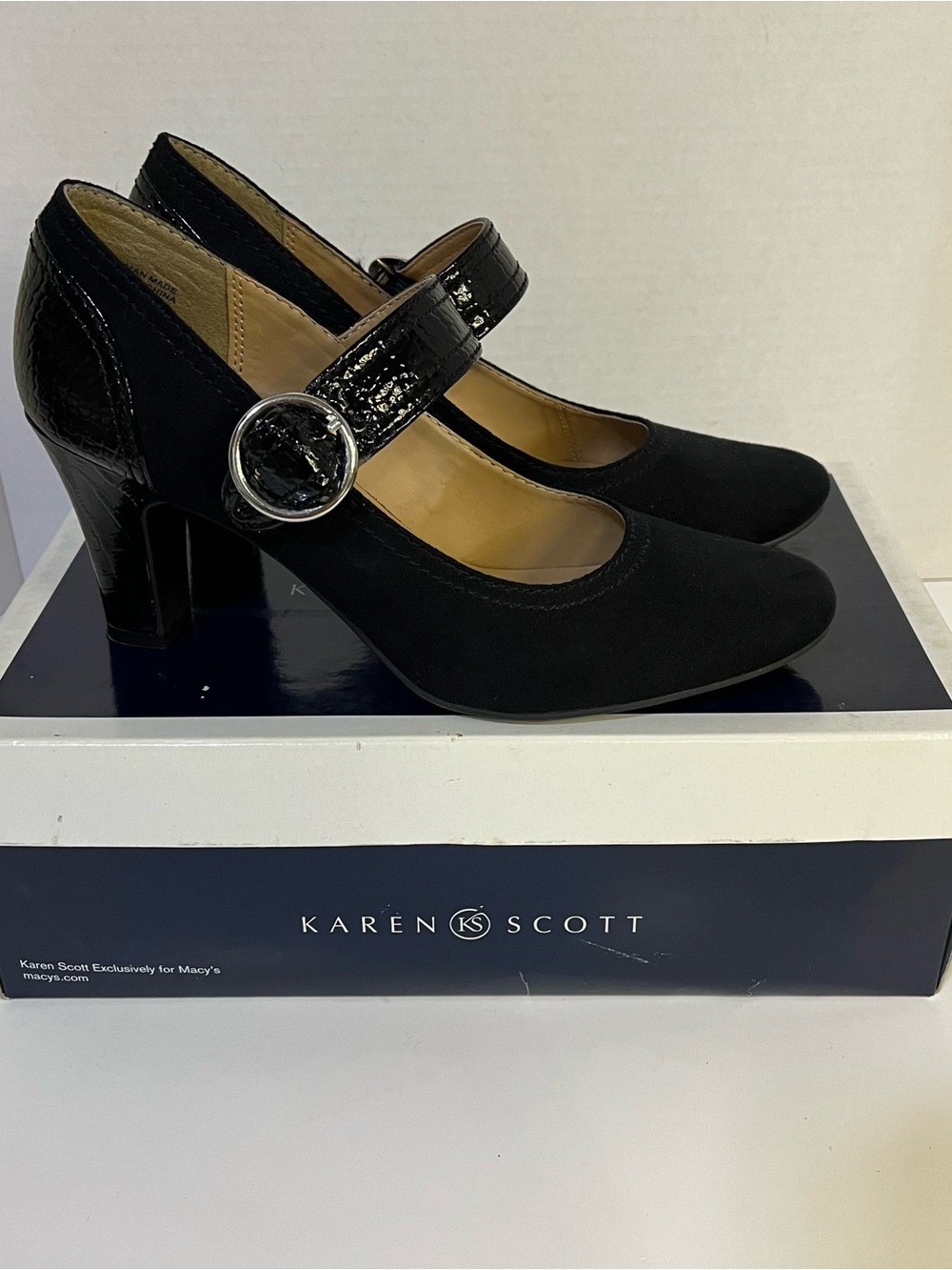 Karen Scott Black Mary Jane Block Heel Pumps with Patent Strap